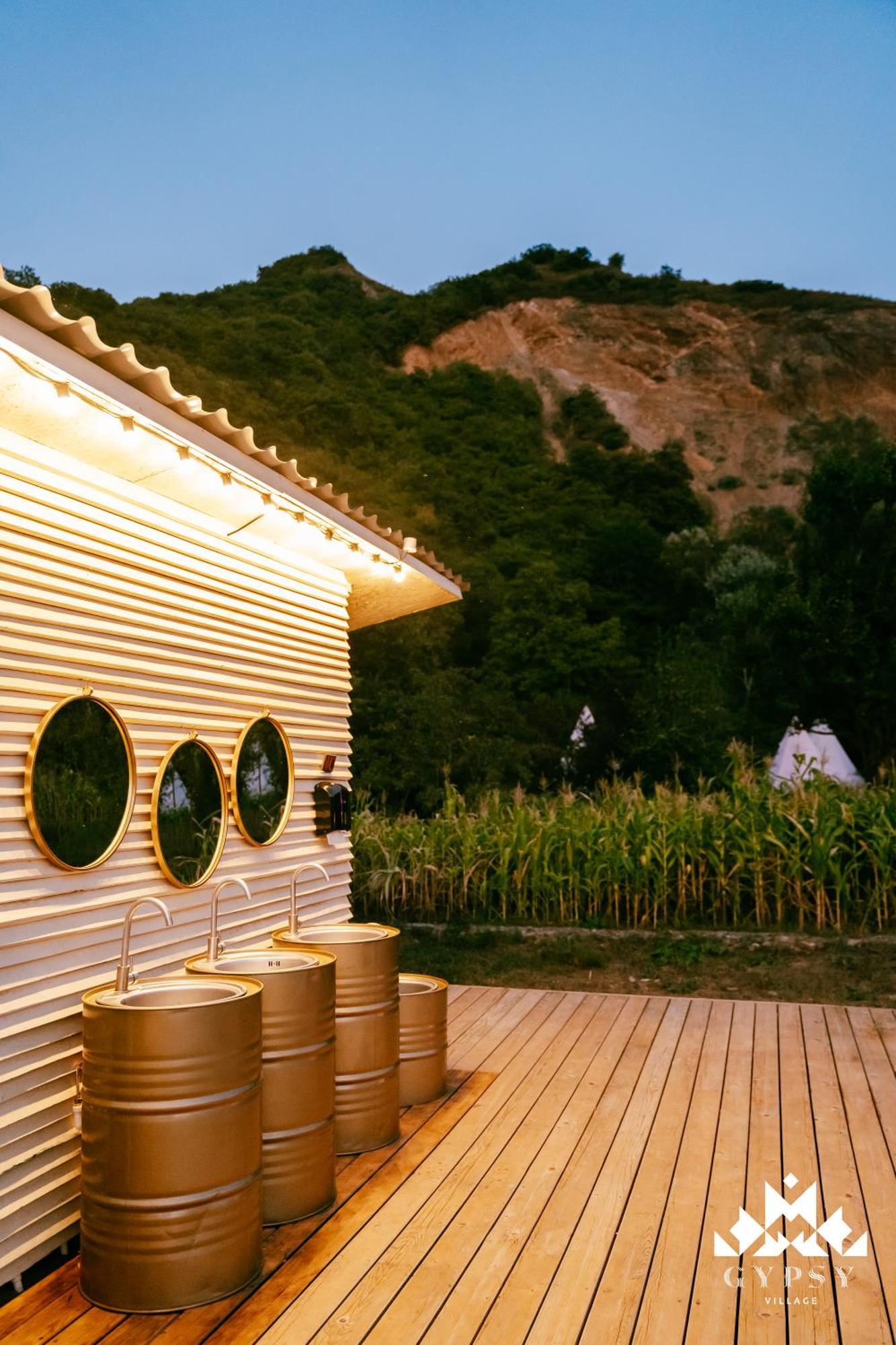 Gipsy Village Park Hotel Asureti Екстер'єр фото